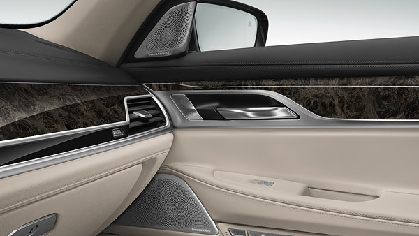 7-series-sedan-comfort-soundsystem-01.jpg