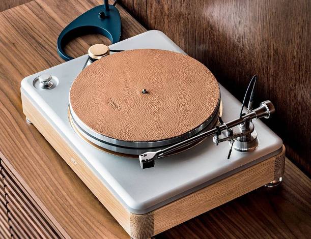 Runwell-Turntable-by-Shinola-01.jpg